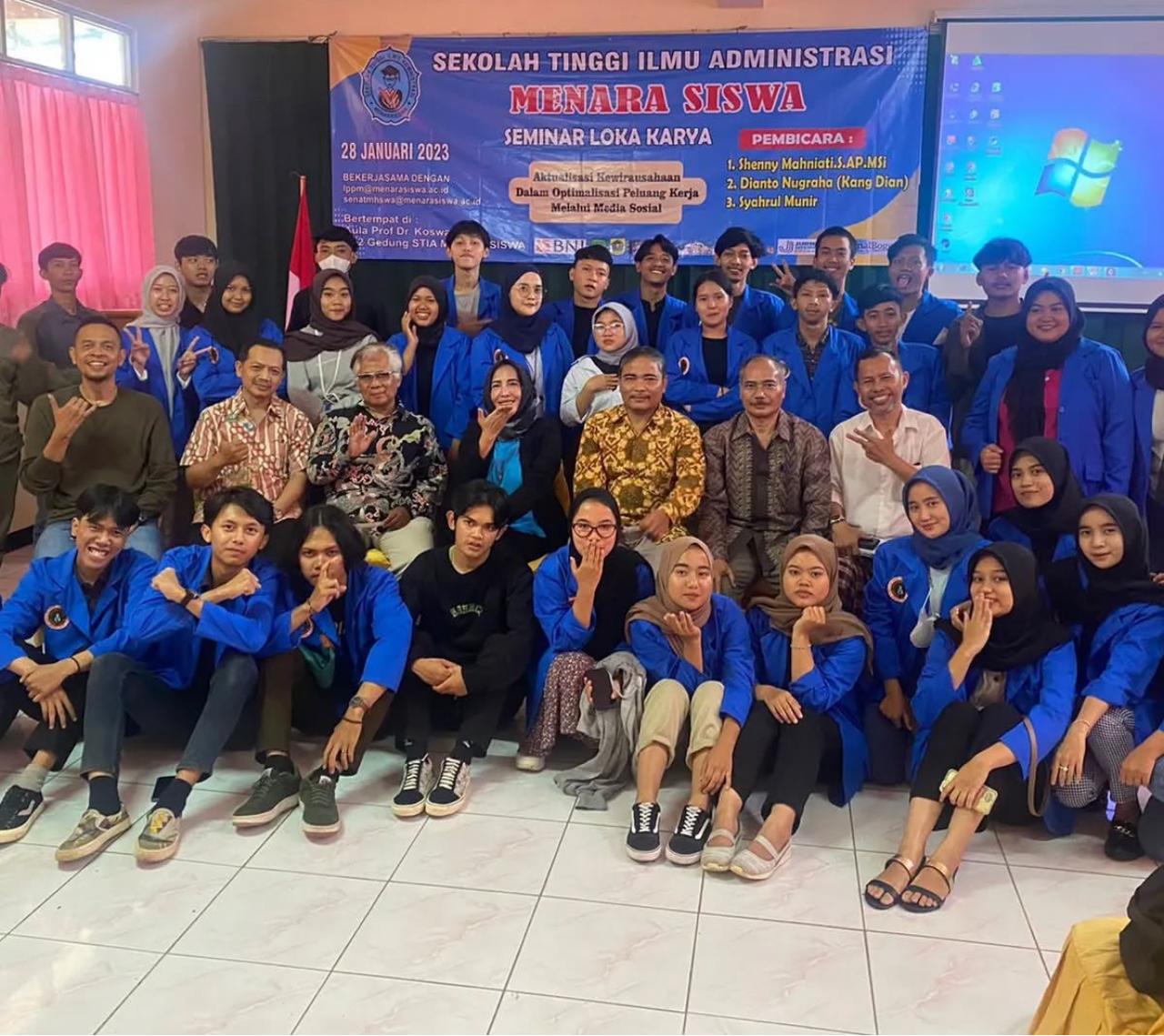 Mahasiswa MENSIS